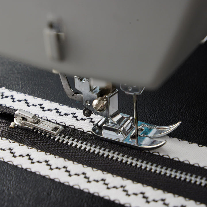 Máquina De Coser Facilita Pro 4452 + Mesa De Extensión SINGER®